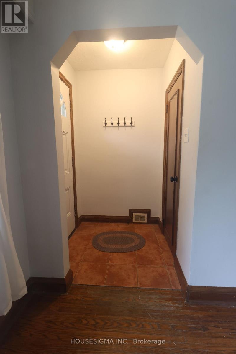 MAIN-206 Burnett Avenue, Toronto, ON, M2N 1V8 - 2