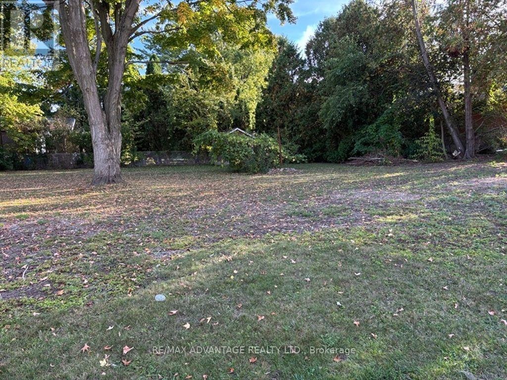 001 Woodbine Street, London, ON, N6K 2P3