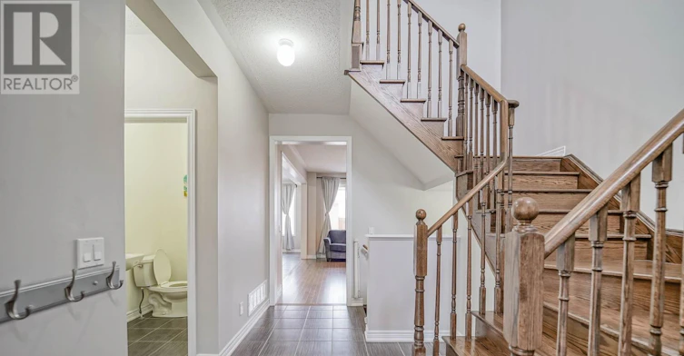 7 Gordon Landon Drive, Markham, ON, L6B 0X9 - 3