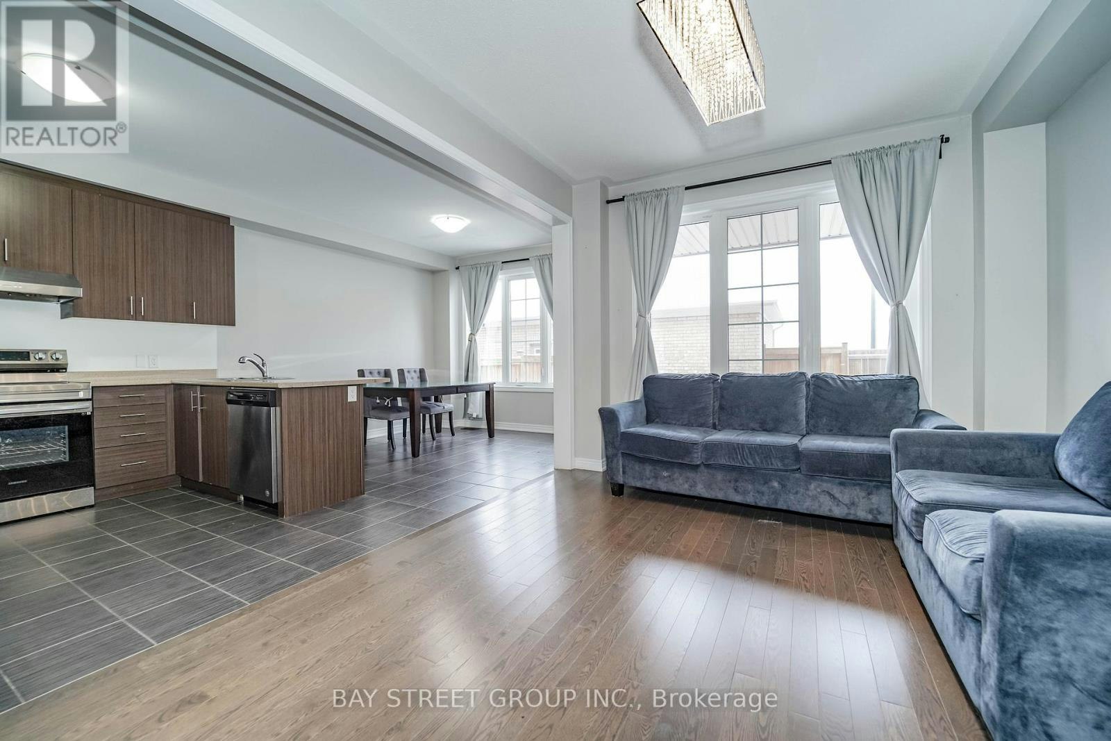 7 Gordon Landon Drive, Markham, ON, L6B 0X9 - 4