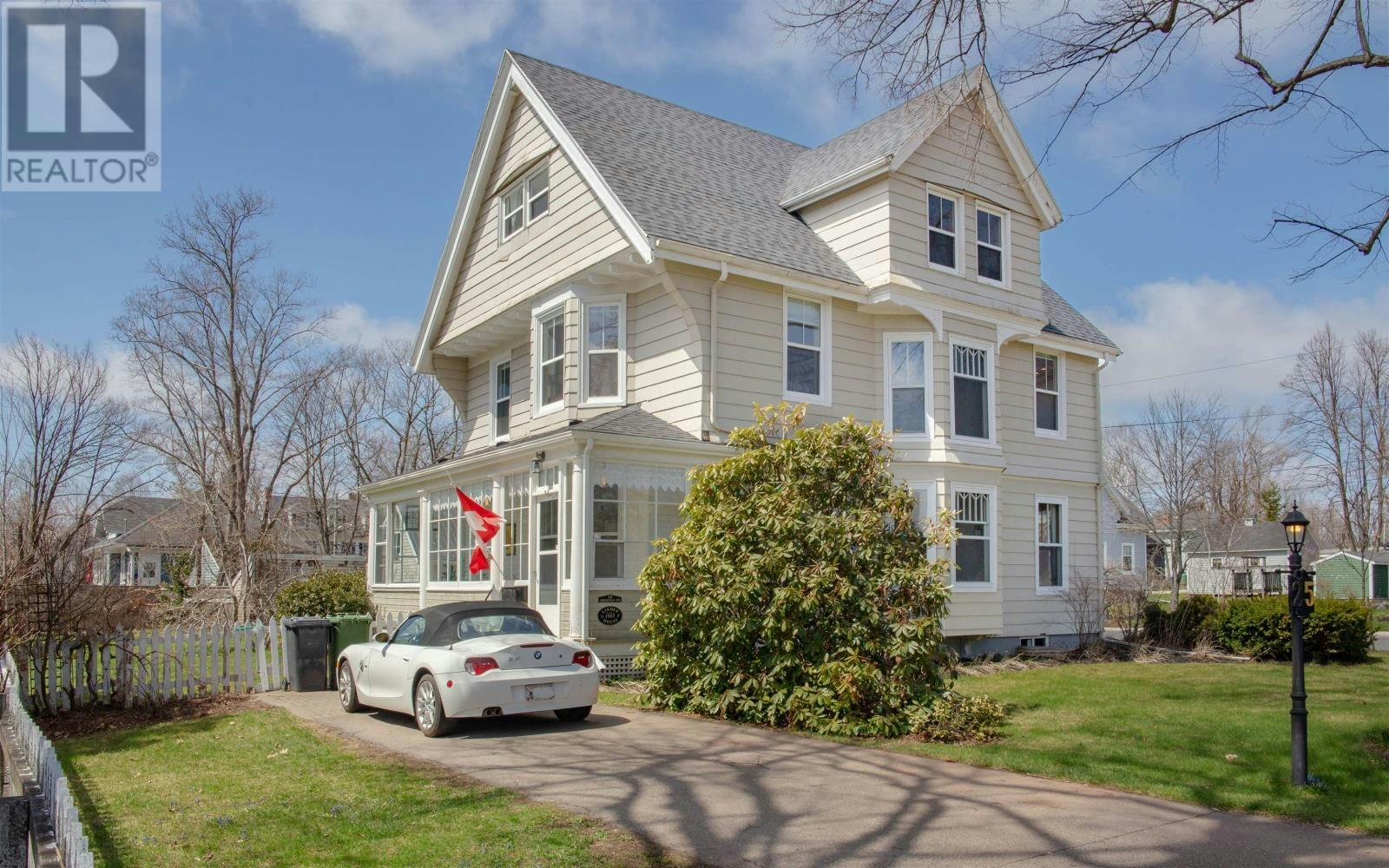 25 Greenfield Avenue, Charlottetown, PE, C1A 3N9