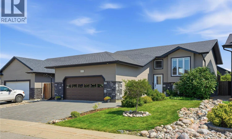 635 Redwood Crescent