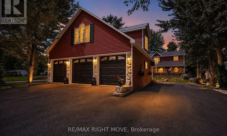 2636 Westshore Crescent
