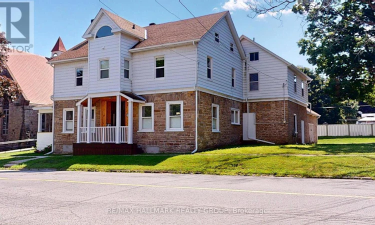 461 Centre Street N