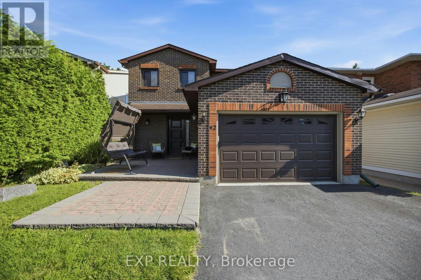 42 Valley Ridge Street, Ottawa, ON, K2E 7W2