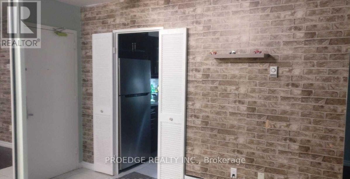 102-5 Massey Square, Toronto, ON, M4C 5L6 - 3