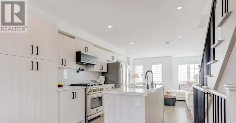6 Pumpkin Corner Crescent, Barrie, ON, L9J 0T6 - 11