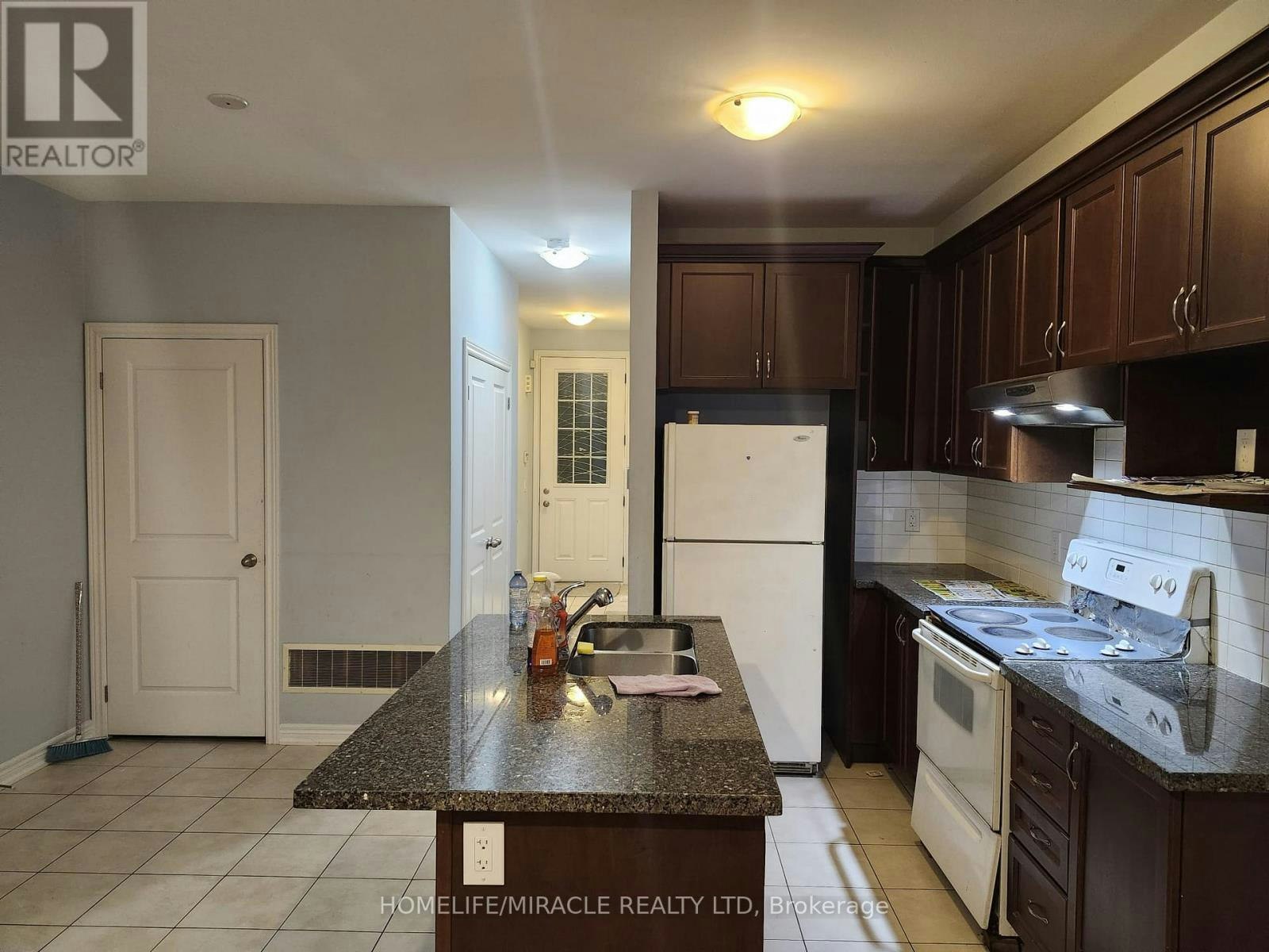 12 Pearman Crescent, Brampton, ON, L7A 4V8 - 4