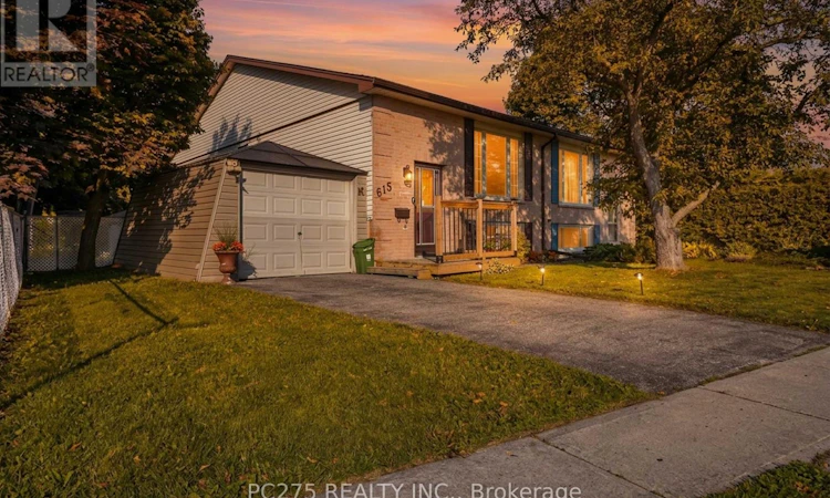 615 Deveron Crescent