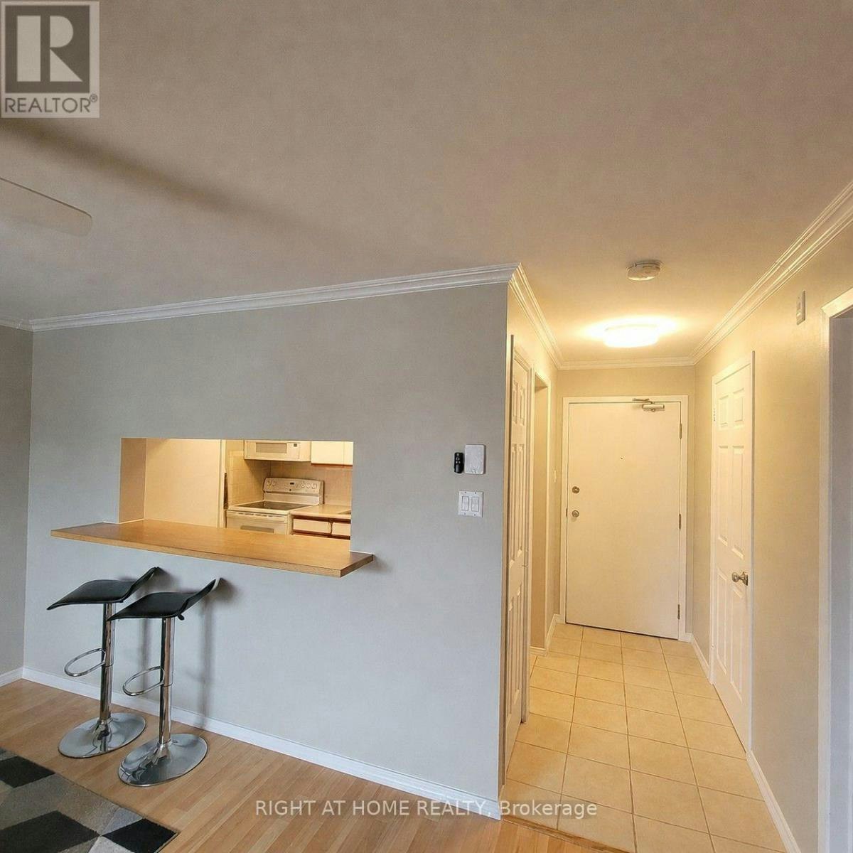 414-260 Brittany Drive, Ottawa, ON, K1K 4M2 - 2
