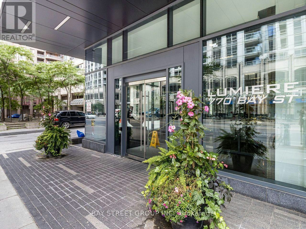 1909-770 Bay Street, Toronto, ON, M5G 0A6 - 2