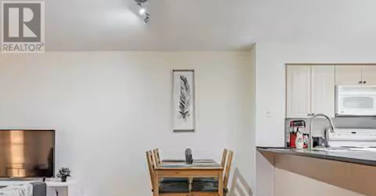 3703-30 Grand Trunk Crescent, Toronto, ON, M5J 3A4 - 8