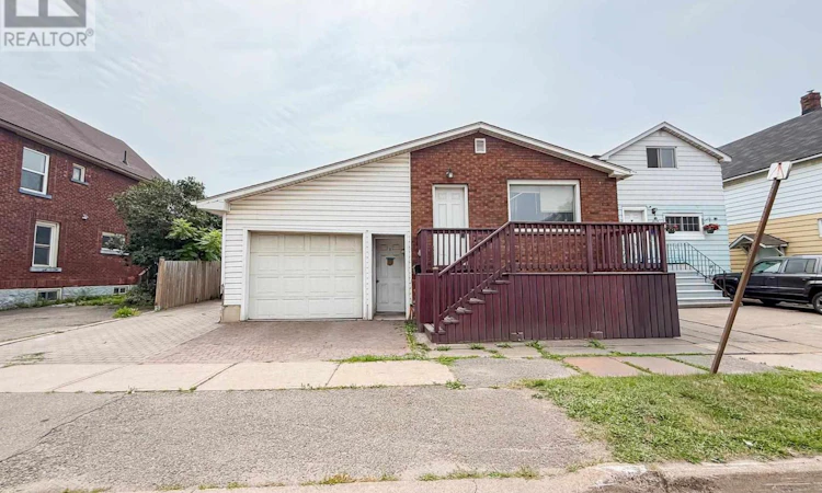 655 Queen Street W