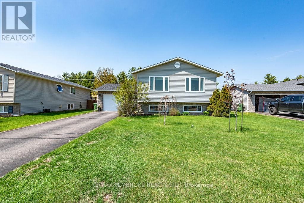 35 Winfield Street, Petawawa, ON, K8H 0A2