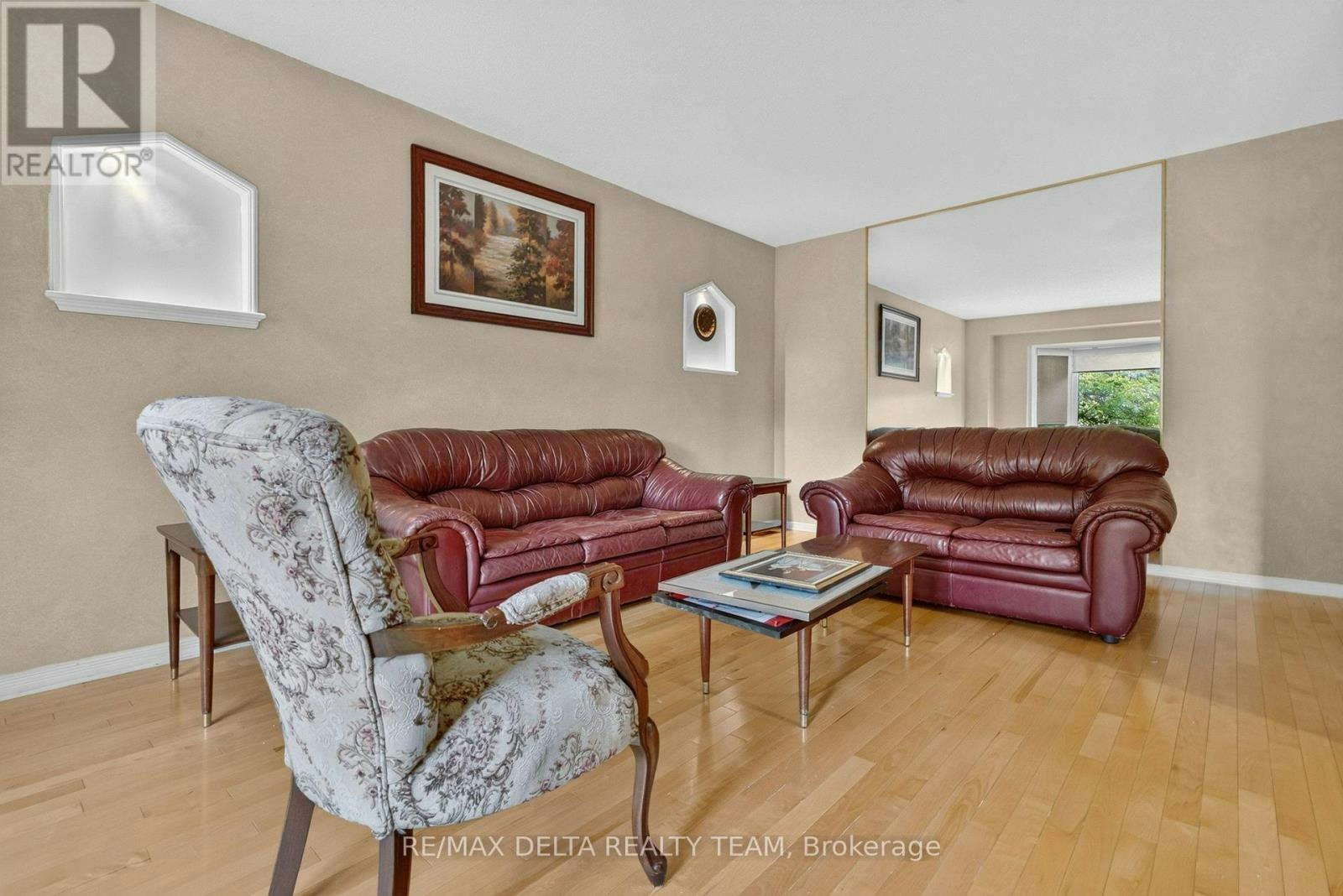 13 Sherk Crescent, Ottawa, ON, K2K 2L4 - 4