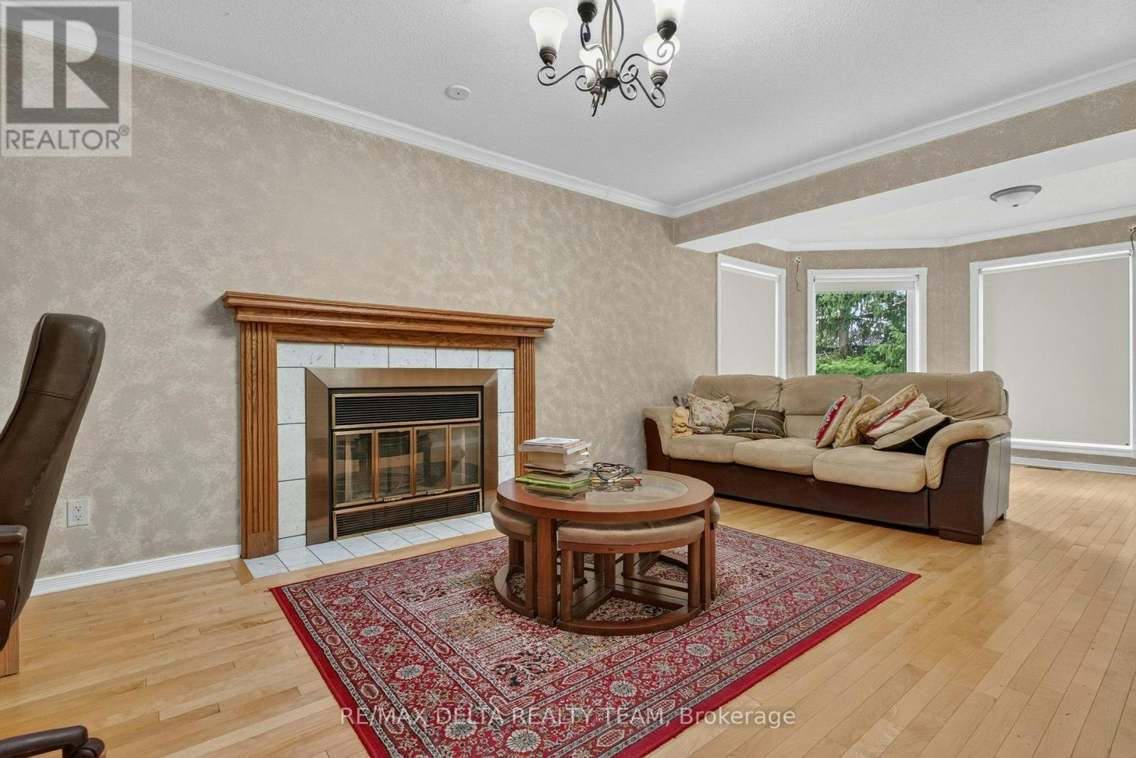 13 Sherk Crescent, Ottawa, ON, K2K 2L4 - 11