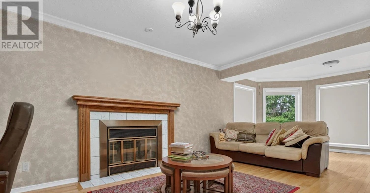 13 Sherk Crescent, Ottawa, ON, K2K 2L4 - 11