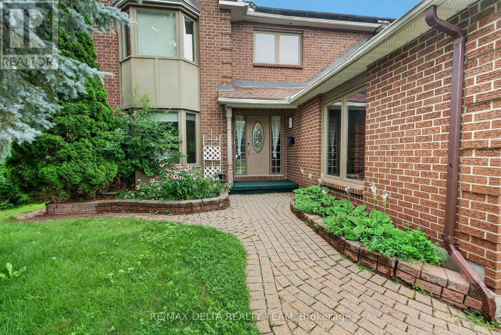 13 Sherk Crescent, Ottawa, ON, K2K 2L4 - 2