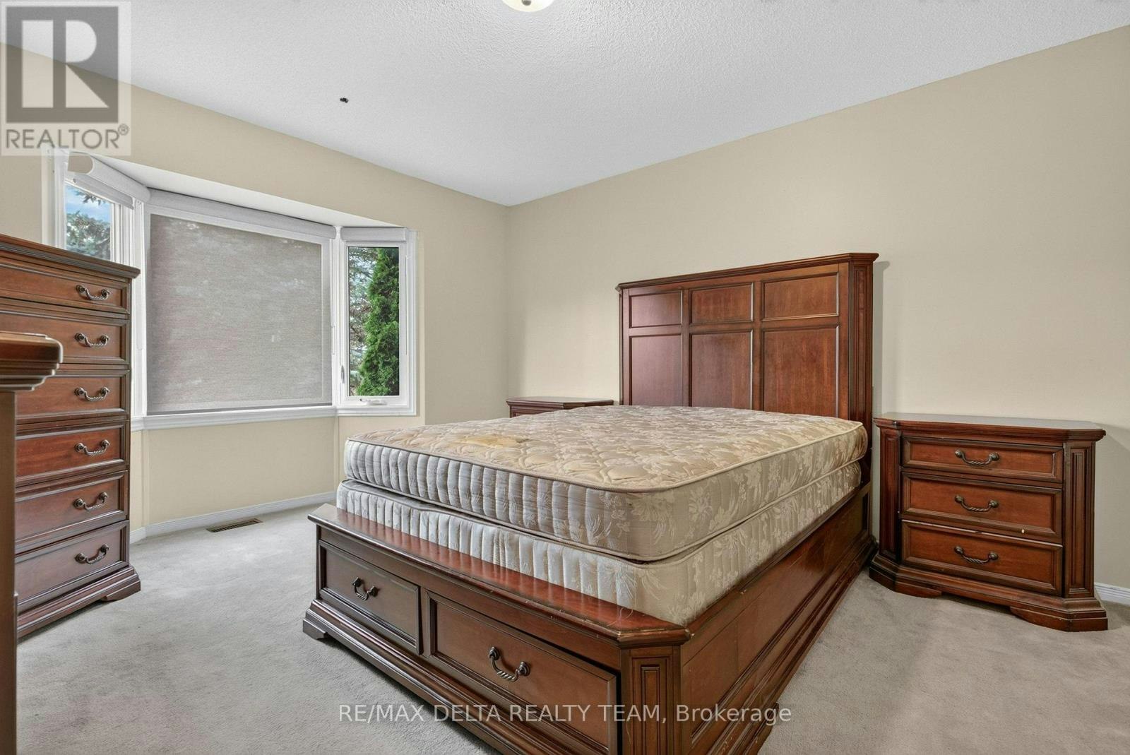 13 Sherk Crescent, Ottawa, ON, K2K 2L4 - 14
