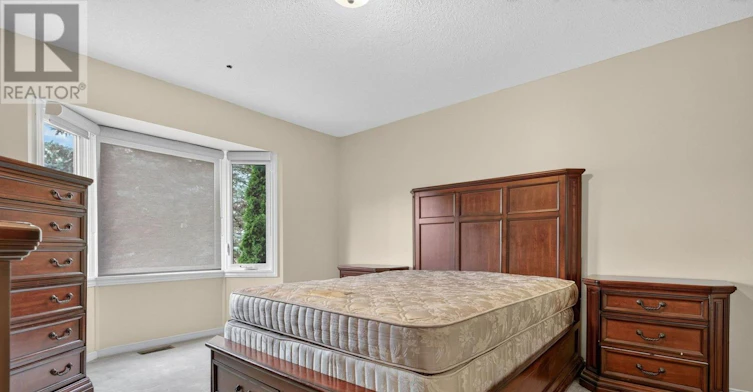 13 Sherk Crescent, Ottawa, ON, K2K 2L4 - 14