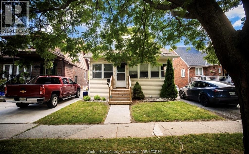 Upper-2177 Dougall, Windsor, ON, N8X 1S5