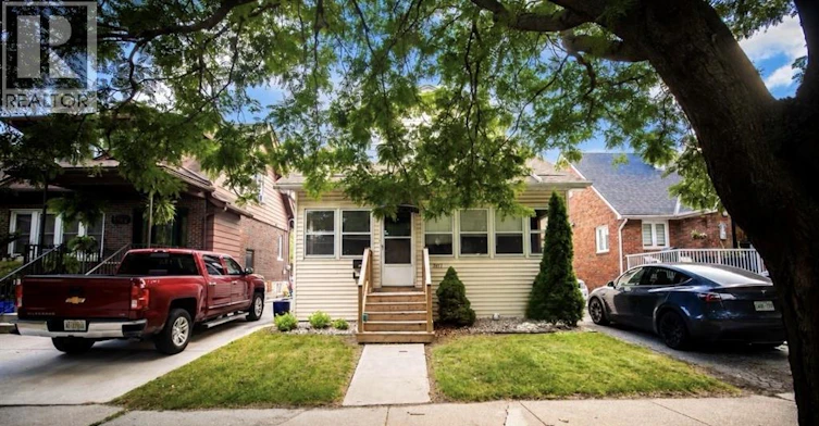 Upper-2177 Dougall, Windsor, ON, N8X 1S5