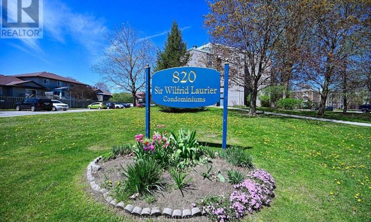 205-820 Laurier Boulevard