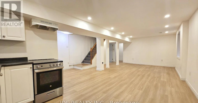 3769 Brandon Gate Drive, Mississauga, ON, L4T 3N1 - 2