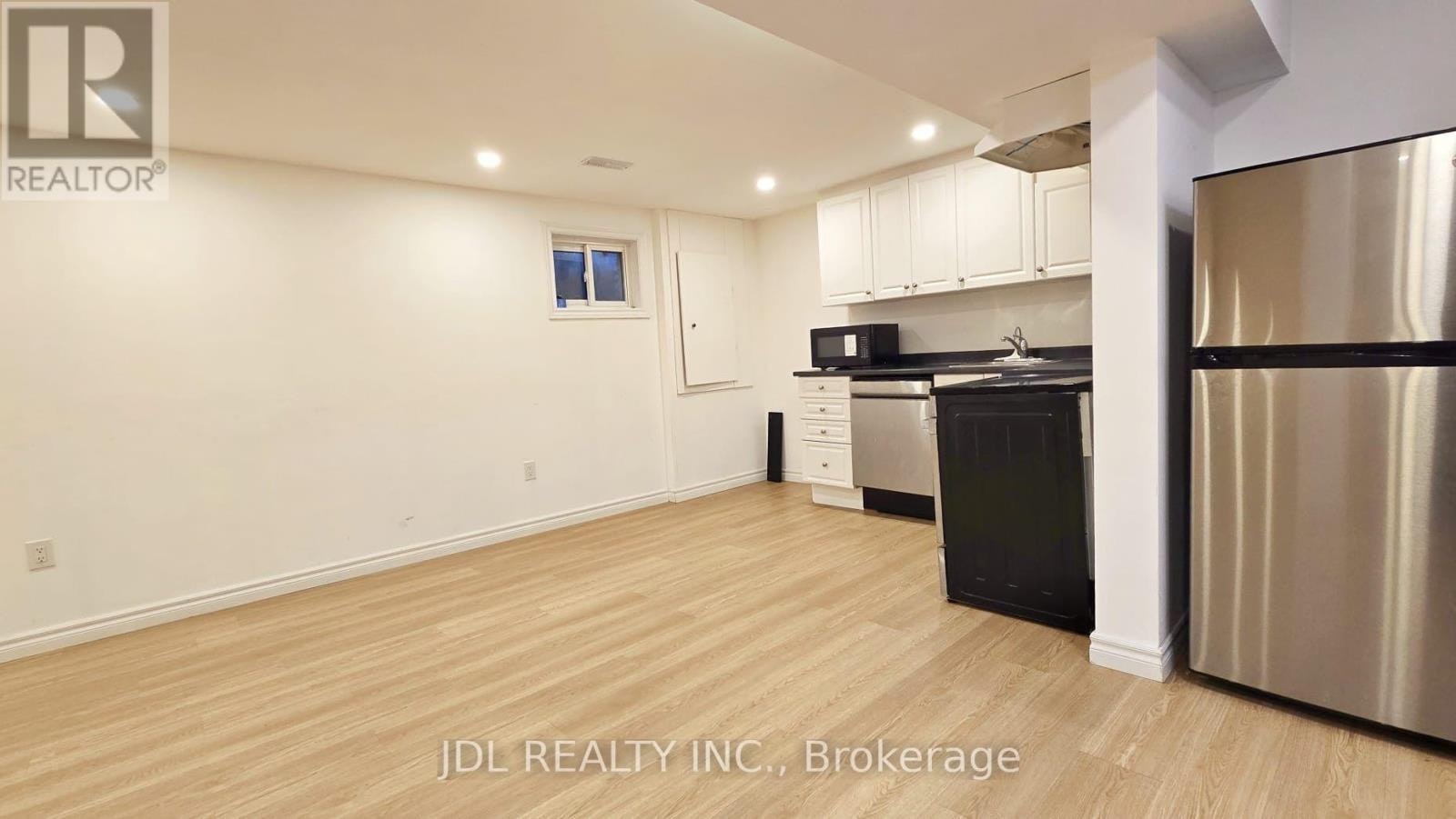 3769 Brandon Gate Drive, Mississauga, ON, L4T 3N1 - 4