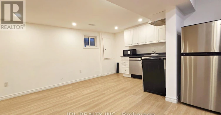 3769 Brandon Gate Drive, Mississauga, ON, L4T 3N1 - 4