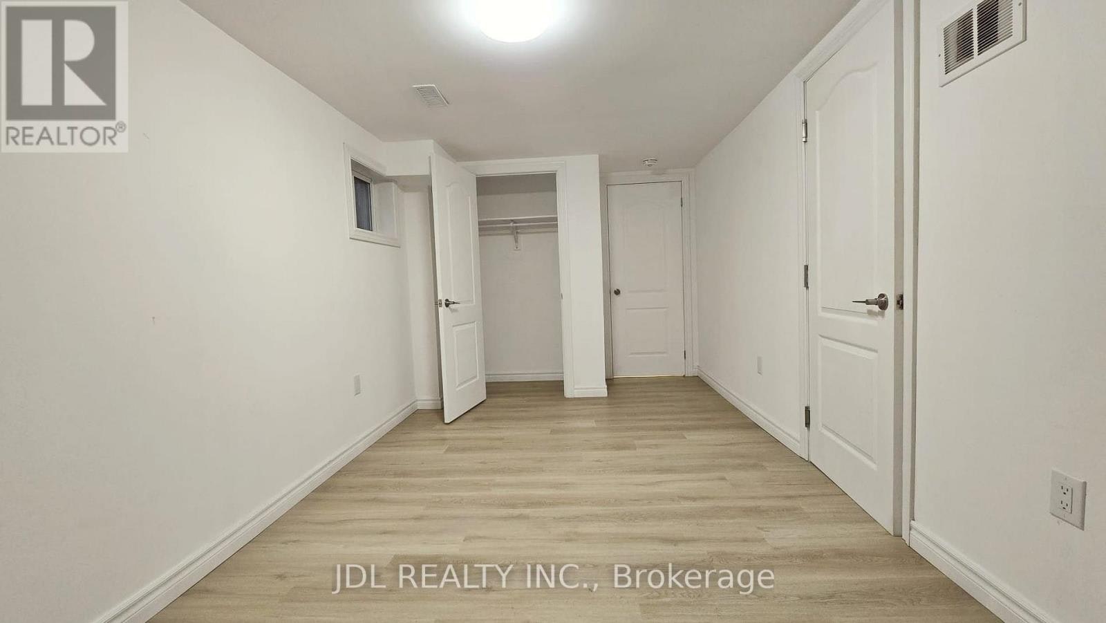 3769 Brandon Gate Drive, Mississauga, ON, L4T 3N1 - 8