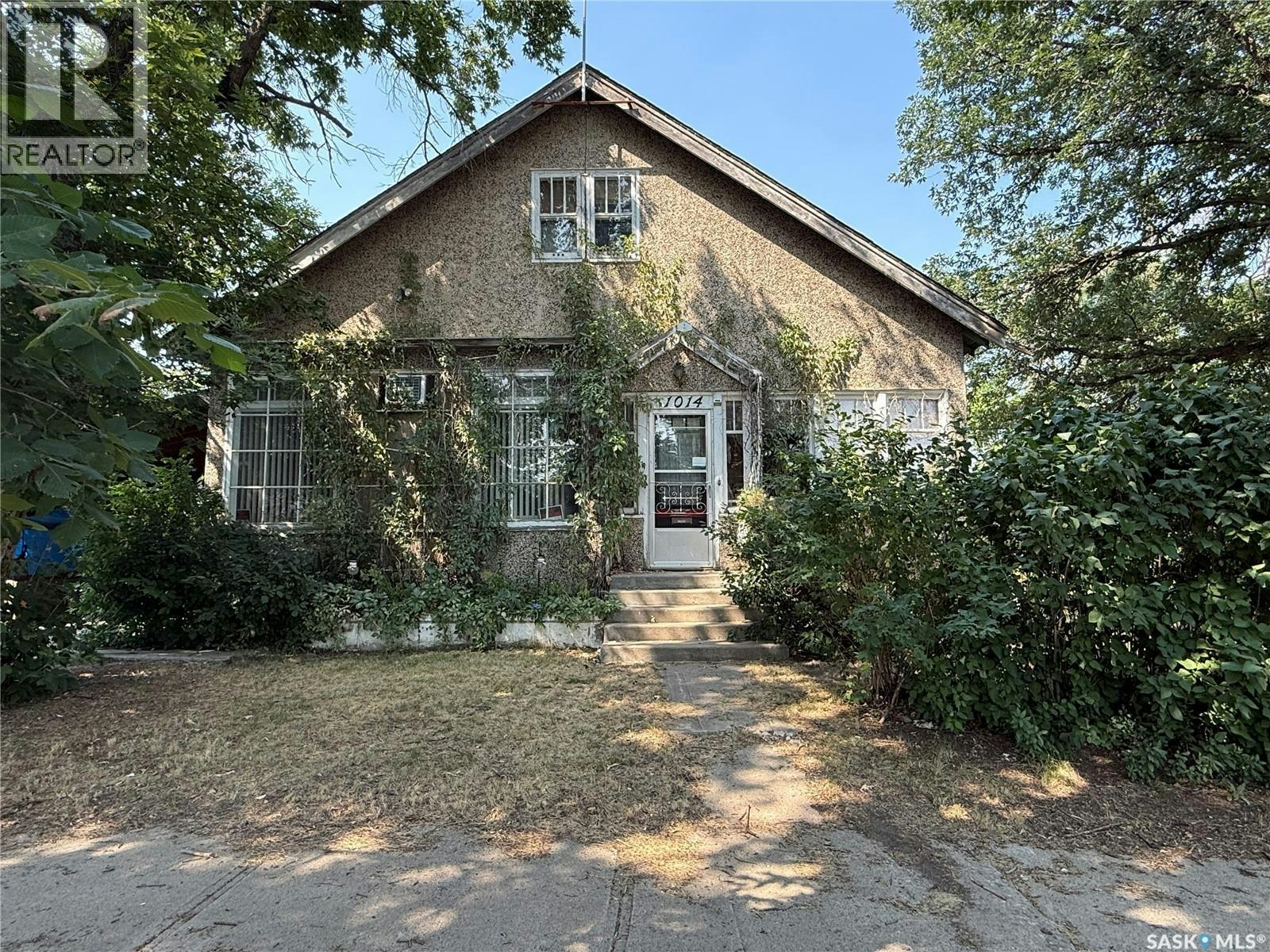 1014 Iroquois Street W, Moose Jaw, SK, S6H 5B8