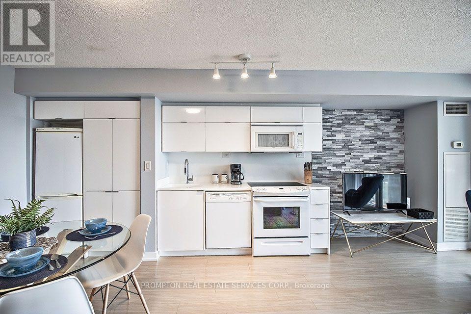 2208-21 Iceboat Terrace, Toronto, ON, M5V 4B1 - 11