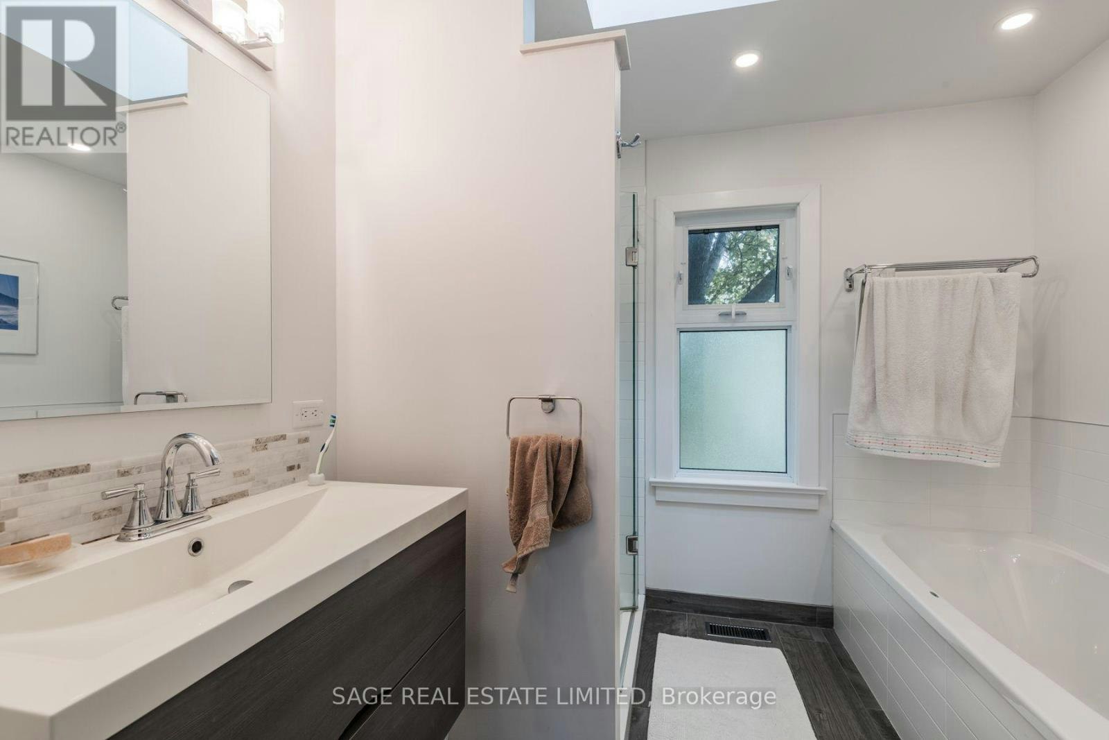 433 Woodfield Road, Toronto, ON, M4L 2X4 - 18