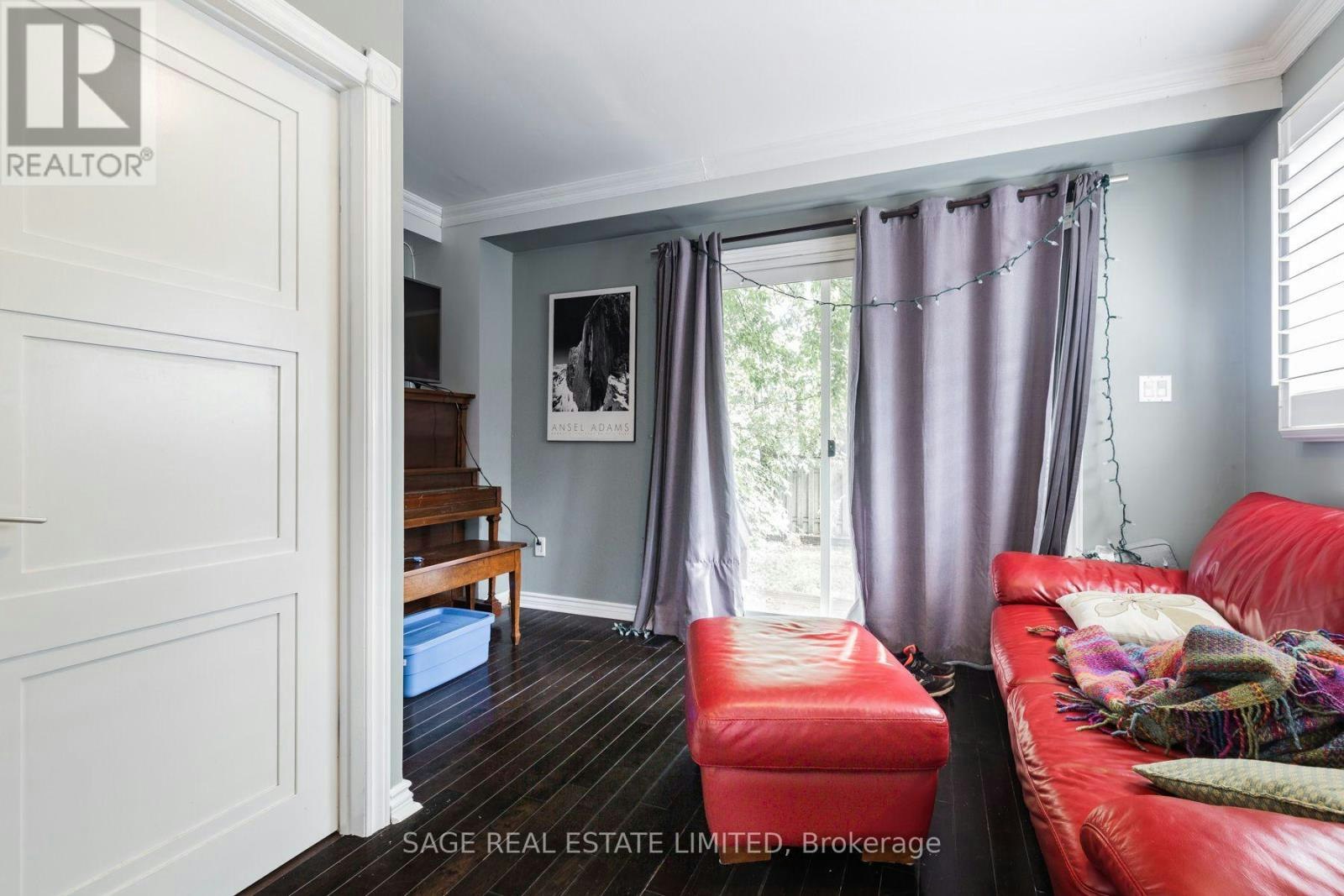 433 Woodfield Road, Toronto, ON, M4L 2X4 - 9