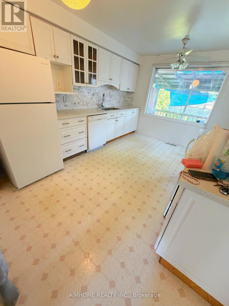 481 Hounslow Avenue, Toronto, ON, M2R 1J1 - 4
