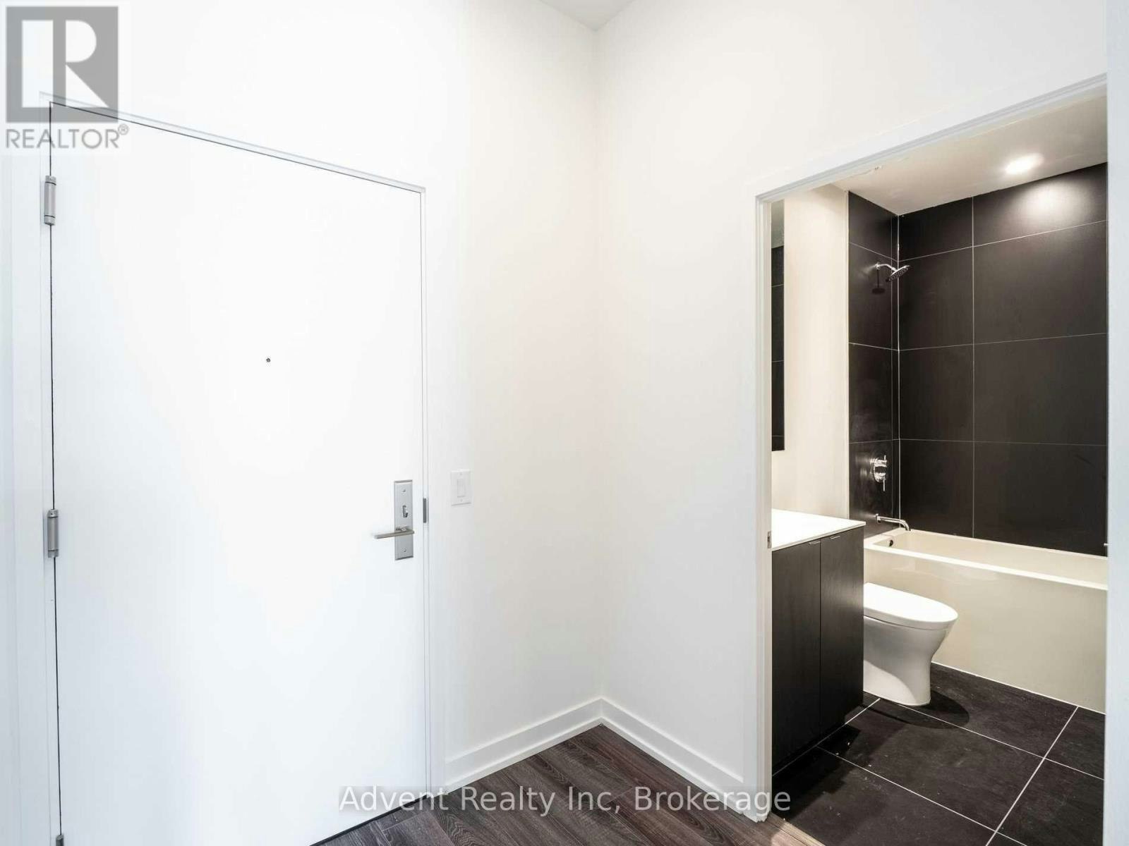 2720-20 Edward Street, Toronto, ON, M5G 1C9 - 3