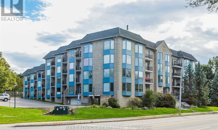 104-85 Wellington Street W
