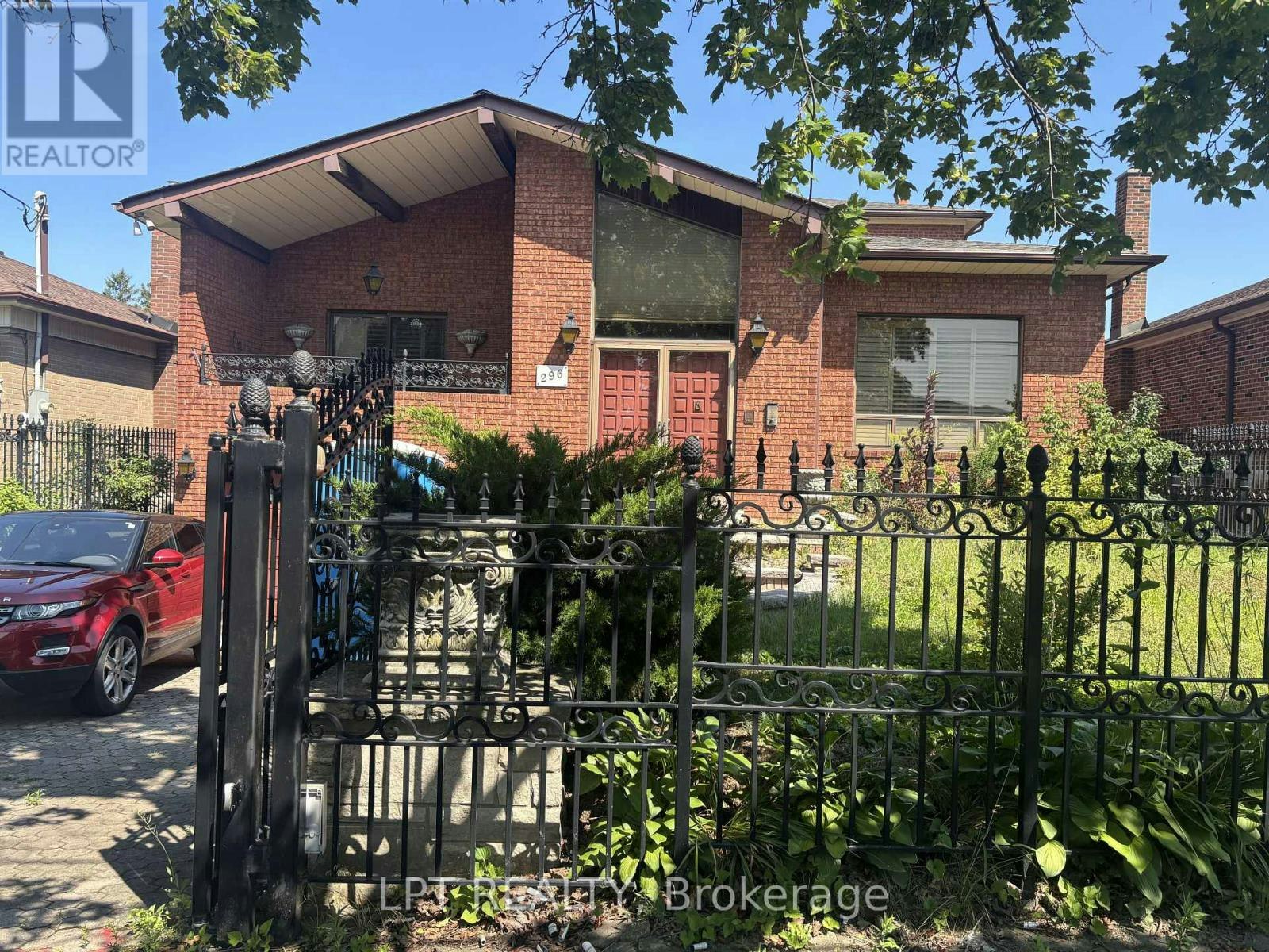 296 Rustic Road, Toronto, ON, M6L 1W4
