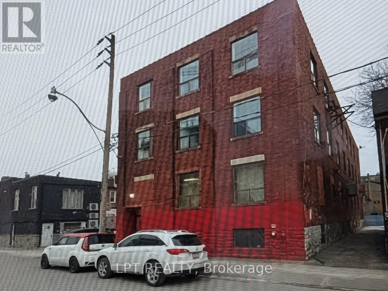 17 Paton Road, Toronto, ON, M6H 1R7