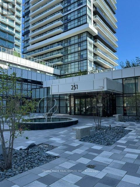 312-251 Manitoba Street, Toronto, ON, M8Y 0C7