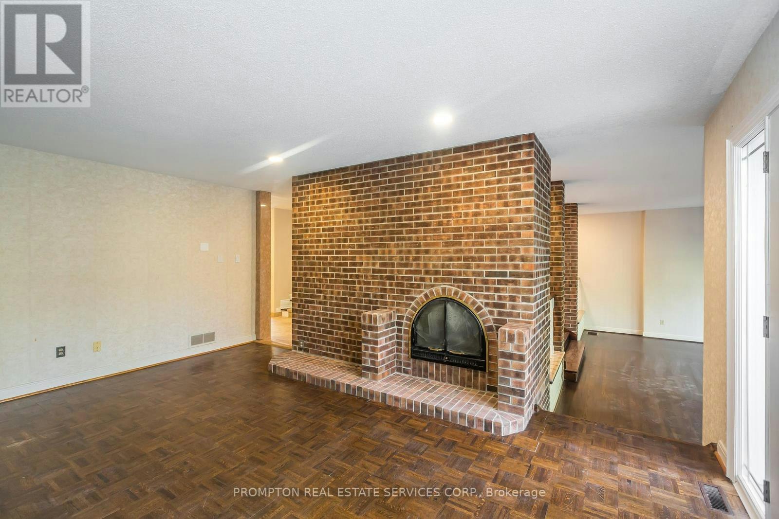 4 Sagewood Drive, Toronto, ON, M3B 1T4 - 6