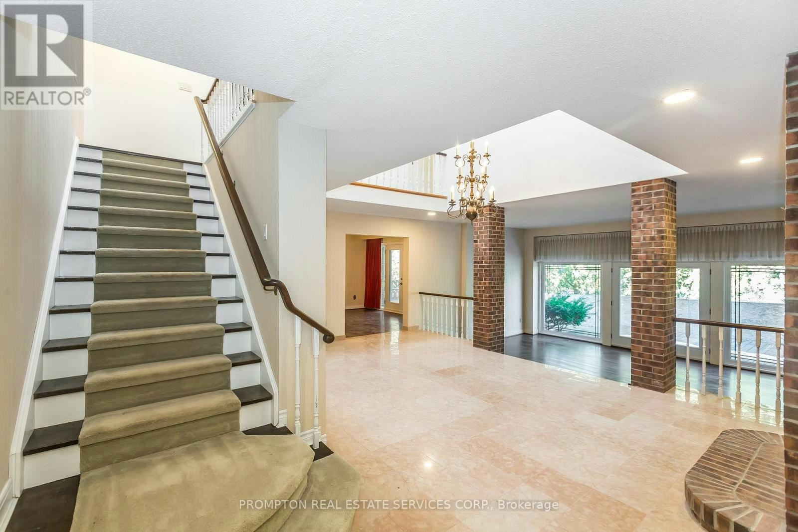 4 Sagewood Drive, Toronto, ON, M3B 1T4 - 2