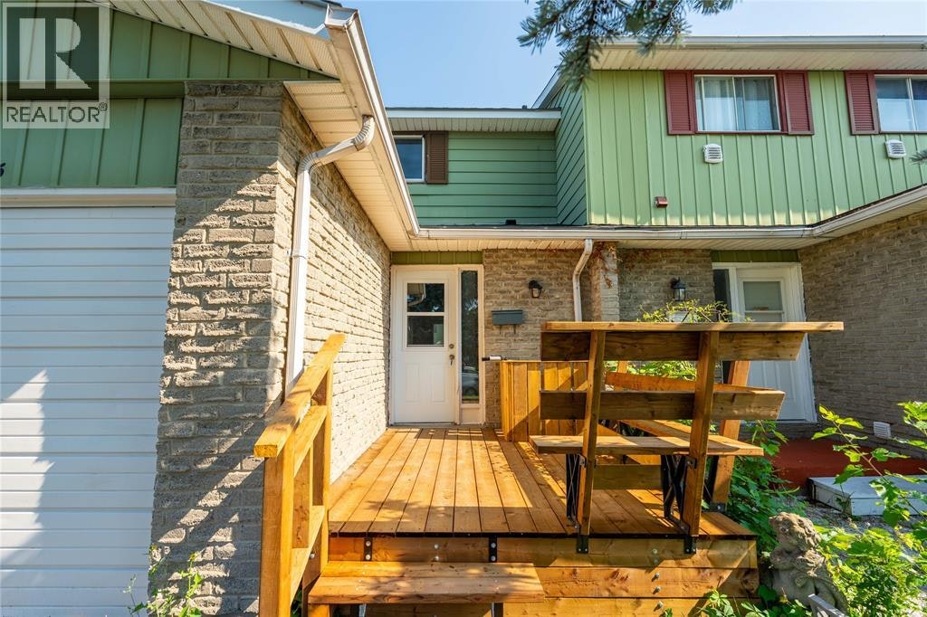 405 Cardiff Place, Sarnia, ON, N7S 4C7