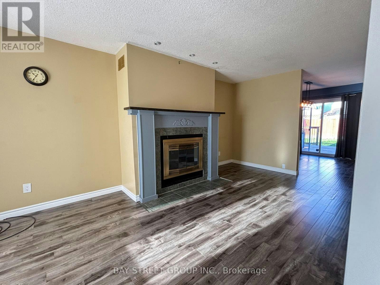 27 Lindsay Court, Barrie, ON, L4M 6G5 - 4