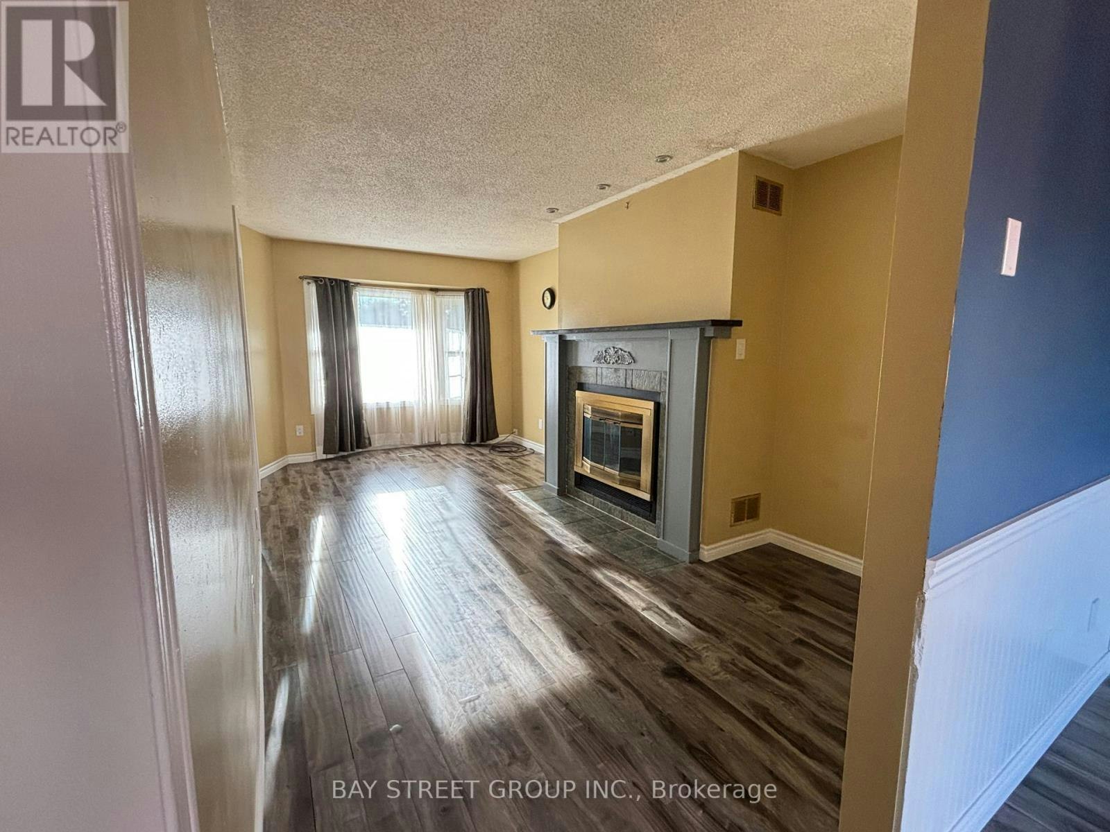 27 Lindsay Court, Barrie, ON, L4M 6G5 - 5