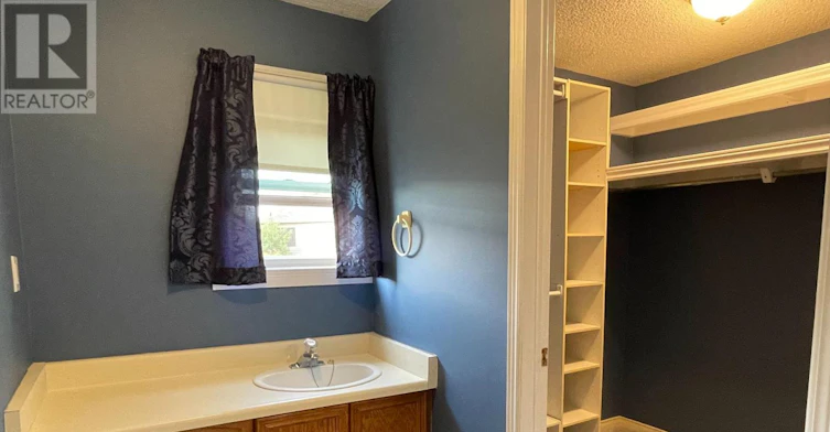 27 Lindsay Court, Barrie, ON, L4M 6G5 - 16