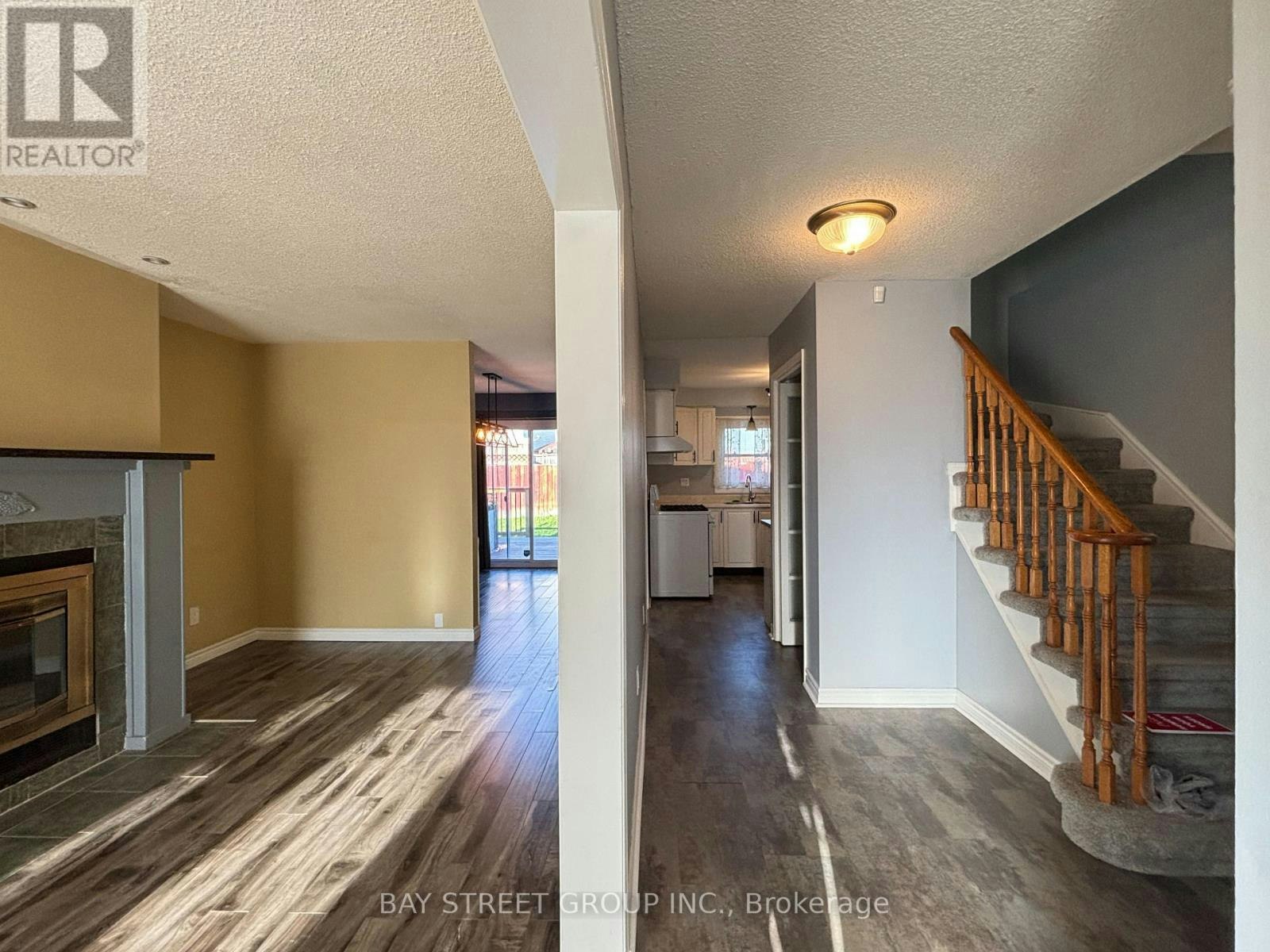 27 Lindsay Court, Barrie, ON, L4M 6G5 - 7
