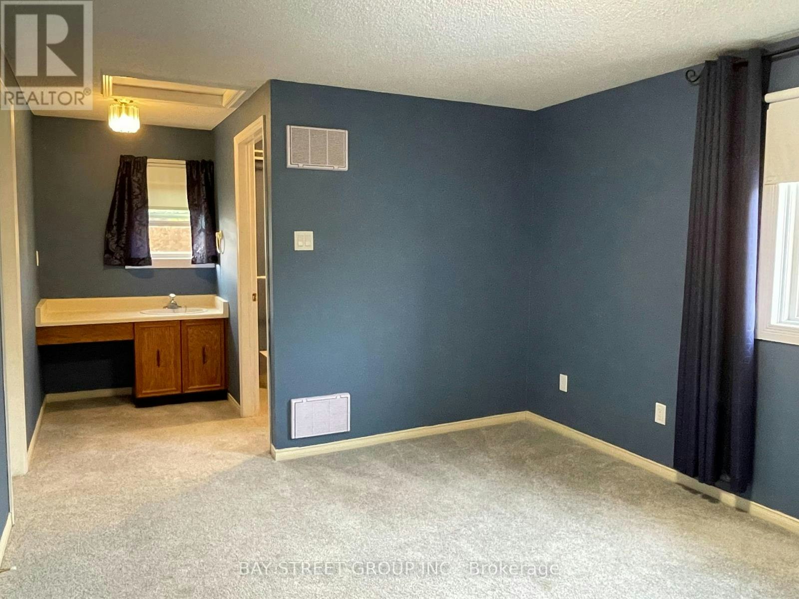 27 Lindsay Court, Barrie, ON, L4M 6G5 - 15