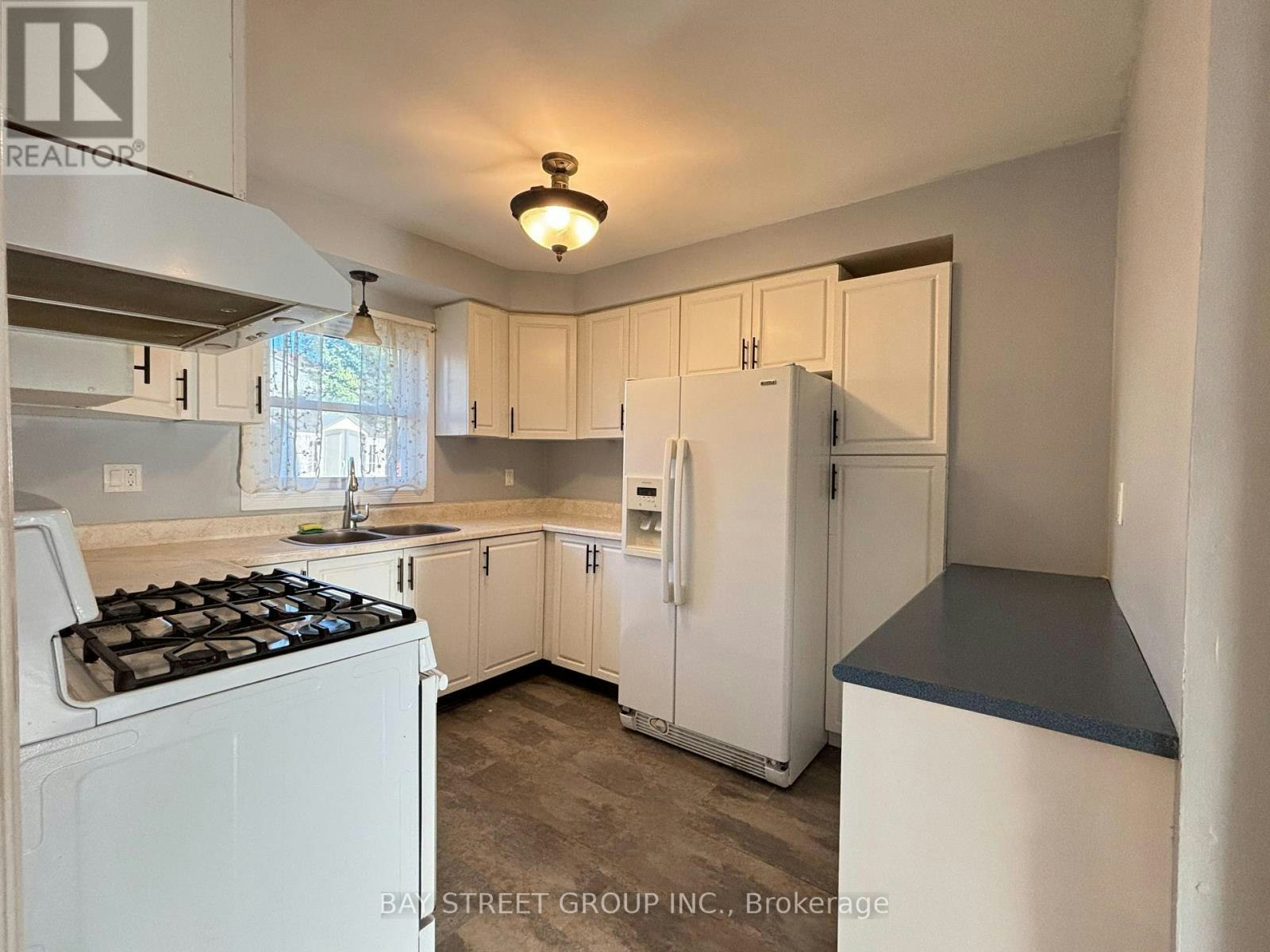 27 Lindsay Court, Barrie, ON, L4M 6G5 - 8